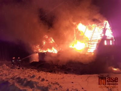 Hořela neobydlená budova v Lučanech